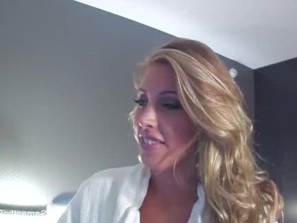 Порно Милф Сексуальная блондинка Саманта Сент принимает душ секс видео бесплатно