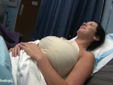 Милфа порно За кулисами с Джейден Джеймс и ее грудные имплантанты секс видео