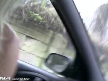Милфа порно Сука стоп — блондинка Чешская мамаша трахается в машине секс видео